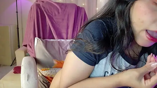 Snapshot of AllisonCatUwU chatting on May 30, 2026, 3:28 pm AllisonCatUwU online show from May 30, 2026, 3:28 pm