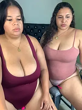 Snapshot of twocurvylatins chatting on June 5, 2026, 9:09 pm twocurvylatins online show from June 5, 2026, 9:09 pm