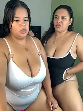 Snapshot of twocurvylatins chatting on June 19, 2026, 11:49 am twocurvylatins online show from June 19, 2026, 11:49 am