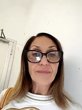 Snapshot of JasmineNoir2 chatting on February 10, 2025, 5:30 pm JasmineNoir2 online show from February 10, 2025, 5:30 pm
