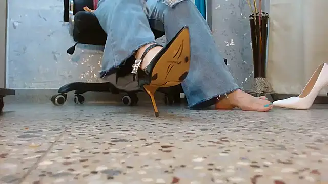 Samantabrown  online show from November 11, 2025, 11:27 am