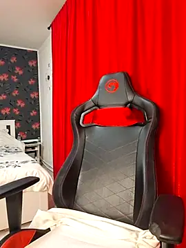 loryyy sexyyy online show from April 7, 2026, 9:38 pm