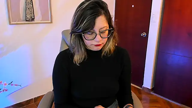 Chanelll Taylorr  online show from November 12, 2025, 9:24 am