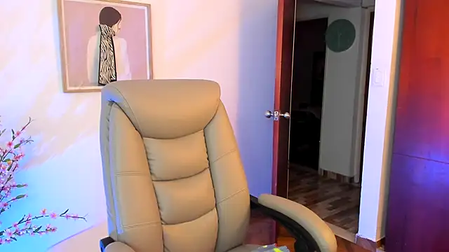 Chanelll Taylorr  online show from November 9, 2025, 11:03 am