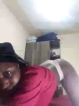 Snapshot of Adaline-Paris chatting on March 3, 2026, 4:03 pm Adaline-Paris online show from March 3, 2026, 4:03 pm