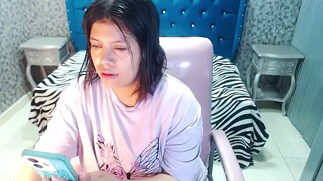 CurvyJulieth online show from September 23, 2025, 5:03 am