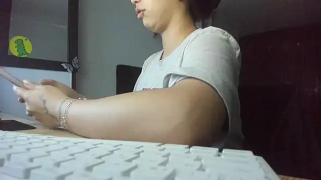 Fiore Sanz  online show from December 23, 2024, 11:17 pm