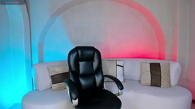 SamanthaKlein  online show from October 29, 2025, 4:00 am