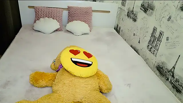 lovely-eyes online show from December 13, 2025, 8:04 pm