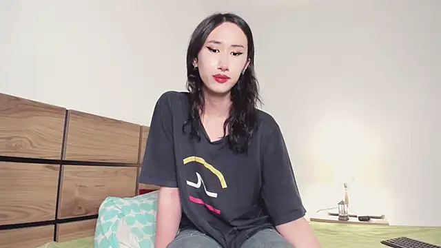 Snapshot of asian_kiya chatting on December 13, 2024, 11:17 pm asian kiya online show from December 13, 2024, 11:17 pm