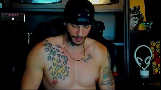 Snapshot of RickG_Oficial chatting on September 19, 2025, 10:47 pm RickG Oficial online show from September 19, 2025, 10:47 pm