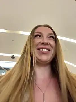 Snapshot of Sweet___Emily chatting on April 27, 2026, 3:21 pm Sweet Emily online show from April 27, 2026, 3:21 pm
