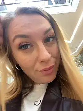 Sweet   Emily online show from September 25, 2025, 1:28 pm