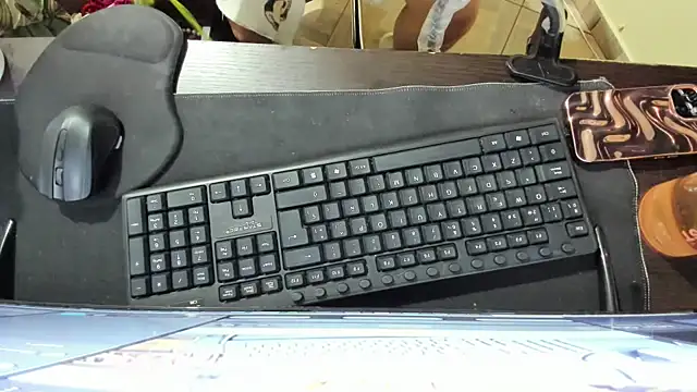 Amy Walker online show from April 6, 2026, 7:37 pm