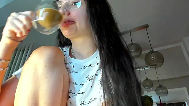 IreneVON online show from December 2, 2025, 6:15 am