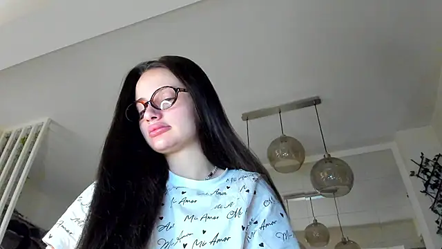 IreneVON online show from December 5, 2025, 5:50 am