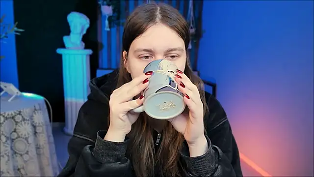 FioraMarmoris online show from March 22, 2026, 5:32 am