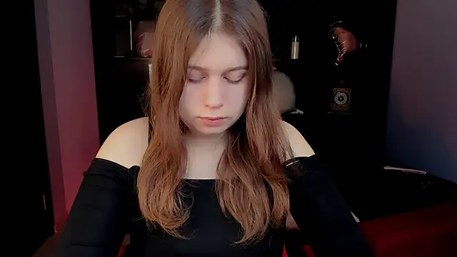 FioraMarmoris online show from February 18, 2026, 5:27 am