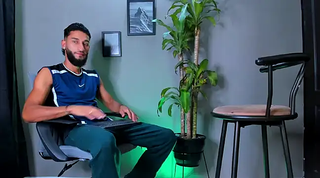 Snapshot of Damian_022 chatting on January 12, 2025, 5:22 pm Damian 022 online show from January 12, 2025, 5:22 pm