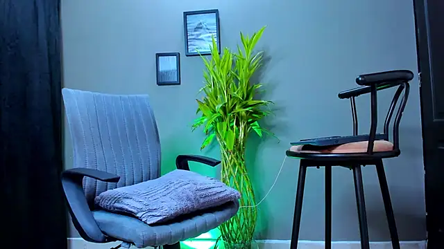 Snapshot of Damian_022 chatting on October 9, 2025, 11:22 am Damian 022 online show from October 9, 2025, 11:22 am