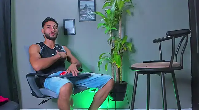 Snapshot of Damian_022 chatting on February 12, 2025, 4:54 am Damian 022 online show from February 12, 2025, 4:54 am