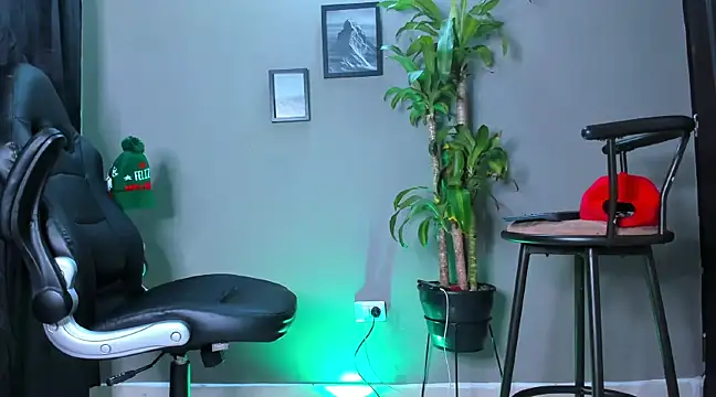 Snapshot of Damian_022 chatting on December 6, 2024, 3:39 pm Damian 022 online show from December 6, 2024, 3:39 pm