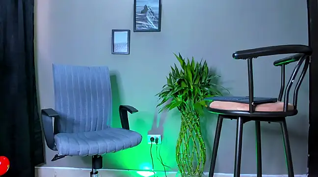 Snapshot of Damian_022 chatting on March 17, 2025, 4:43 pm Damian 022 online show from March 17, 2025, 4:43 pm