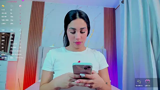 Snapshot of amelie_leigh chatting on February 5, 2025, 1:15 am amelie leigh online show from February 5, 2025, 1:15 am