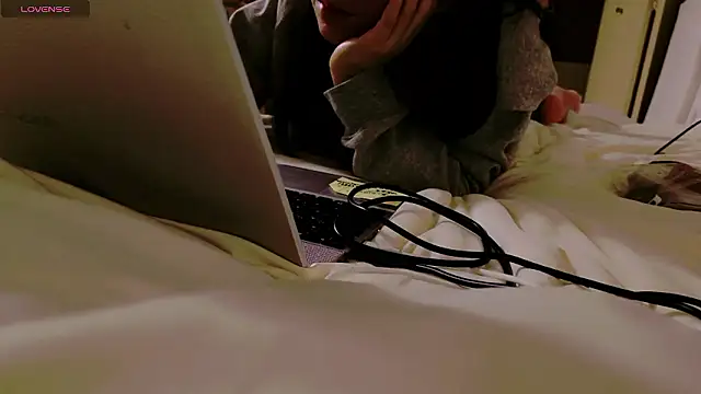 Snapshot of maii- chatting on February 1, 2026, 12:14 pm maii- online show from February 1, 2026, 12:14 pm