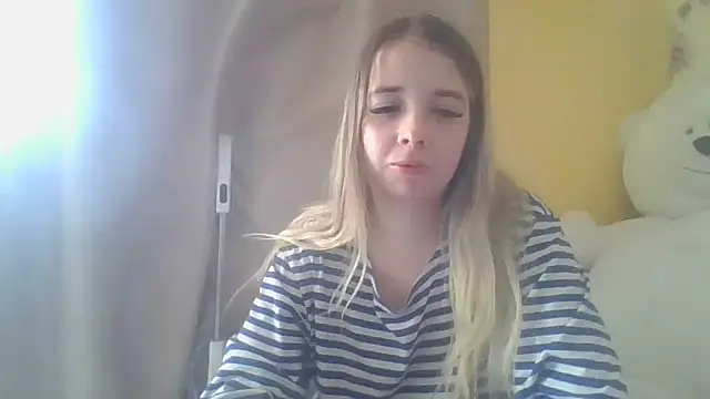 Snapshot of ViolaCandy chatting on July 8, 2026, 6:36 am ViolaCandy online show from July 8, 2026, 6:36 am