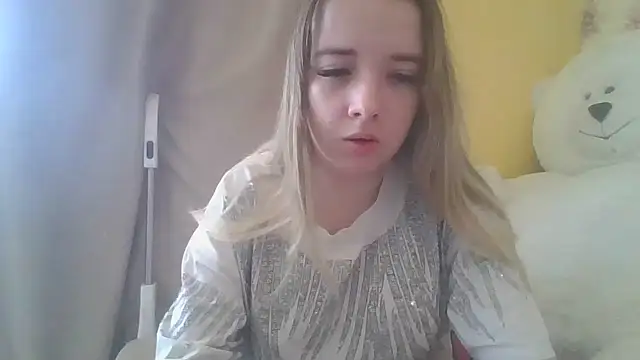 Snapshot of ViolaCandy chatting on July 9, 2026, 4:35 am ViolaCandy online show from July 9, 2026, 4:35 am