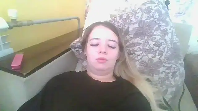 Snapshot of ViolaCandy chatting on July 15, 2026, 6:09 am ViolaCandy online show from July 15, 2026, 6:09 am