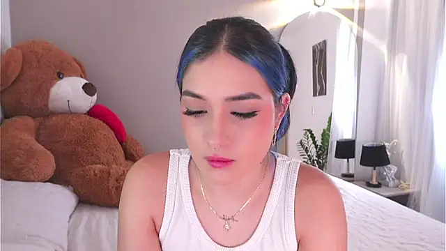 AnnyHizzle online show from October 22, 2025, 2:05 pm