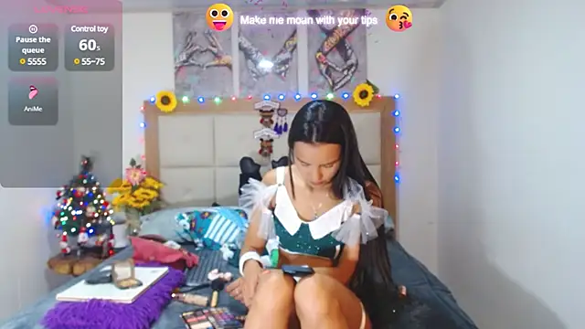 Snapshot of valentina_hearts chatting on December 24, 2024, 12:00 am valentina hearts online show from December 24, 2024, 12:00 am