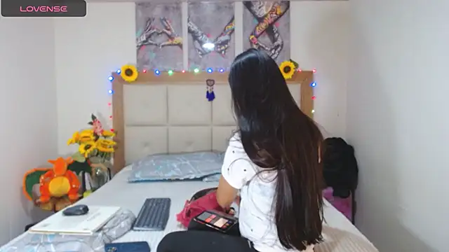 Snapshot of valentina_hearts chatting on January 13, 2025, 1:23 am valentina hearts online show from January 13, 2025, 1:23 am