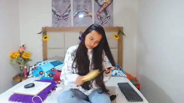 Snapshot of valentina_hearts chatting on March 6, 2025, 11:53 pm valentina hearts online show from March 6, 2025, 11:53 pm