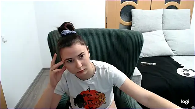 VioletaFlower7 online show from November 24, 2025, 9:09 am