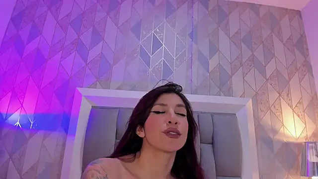 Ginger Violetta  online show from May 26, 2026, 7:34 pm