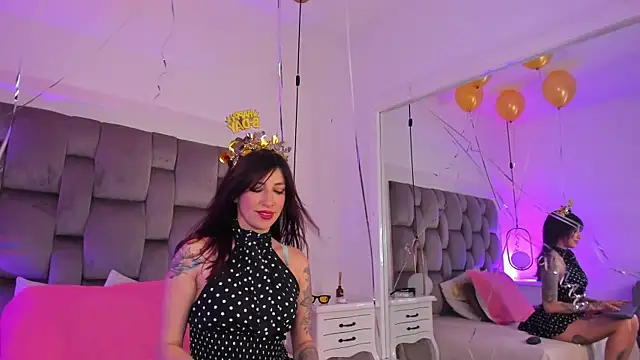 Ginger Violetta  online show from May 28, 2026, 7:53 pm