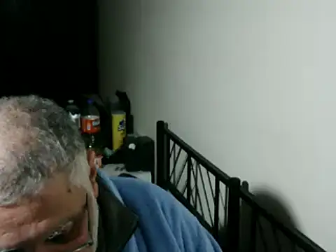 Snapshot of 100Tauros chatting on February 4, 2026, 10:16 pm 100Tauros online show from February 4, 2026, 10:16 pm