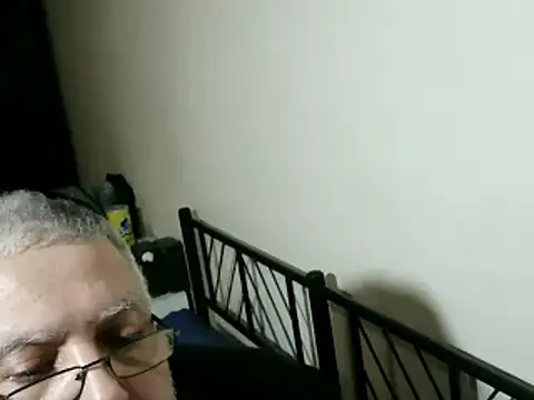 Snapshot of 100Tauros chatting on February 9, 2026, 10:52 pm 100Tauros online show from February 9, 2026, 10:52 pm