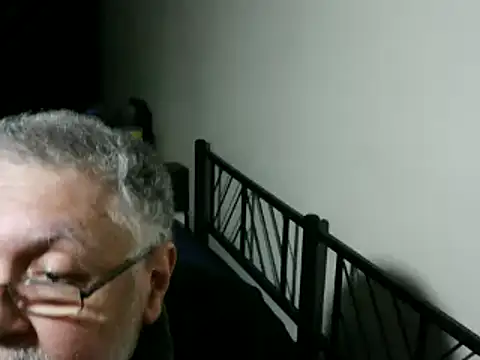 Snapshot of 100Tauros chatting on February 19, 2026, 11:01 pm 100Tauros online show from February 19, 2026, 11:01 pm