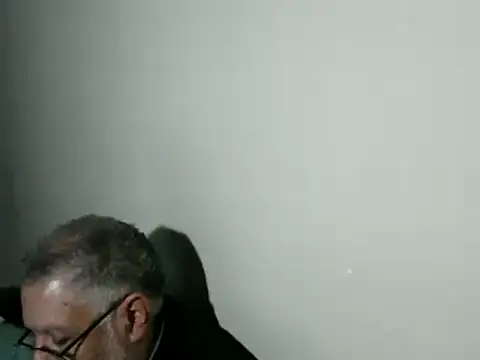 Snapshot of 100Tauros chatting on February 8, 2026, 10:57 am 100Tauros online show from February 8, 2026, 10:57 am