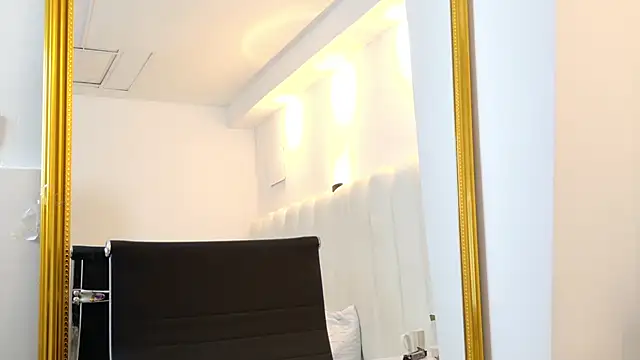 Juliabadlee online show from February 2, 2026, 12:31 am