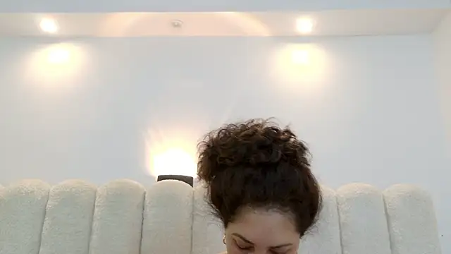 Juliabadlee online show from January 7, 2026, 10:26 pm