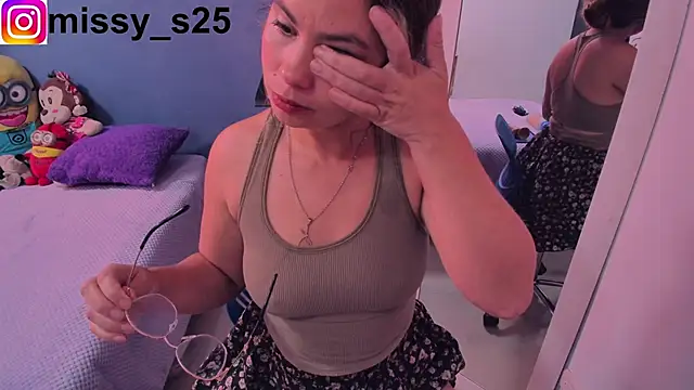 gigi stephans online show from October 12, 2025, 8:10 pm