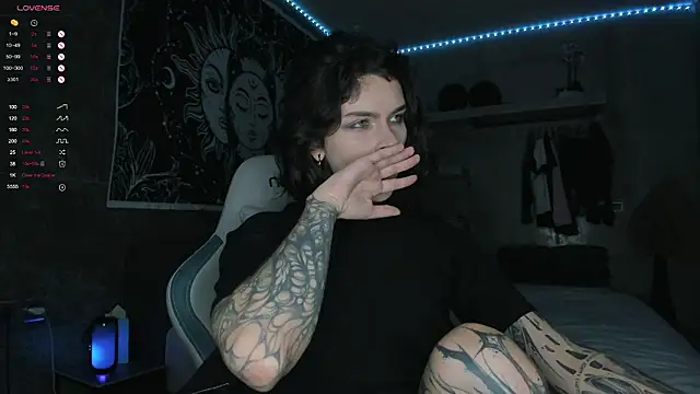 uwuxxxeva online show from March 3, 2026, 7:10 pm