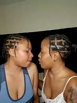 R-thequeen online show from November 24, 2025, 1:11 pm