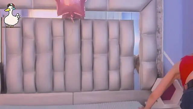 sophia ny online show from November 8, 2025, 1:47 pm