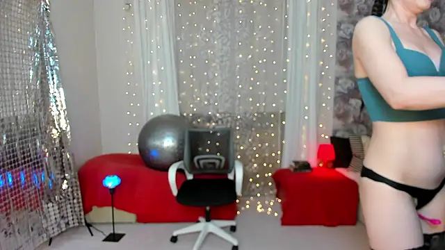Snapshot of KarinaSweeety chatting on February 25, 2025, 11:32 am KarinaSweeety online show from February 25, 2025, 11:32 am